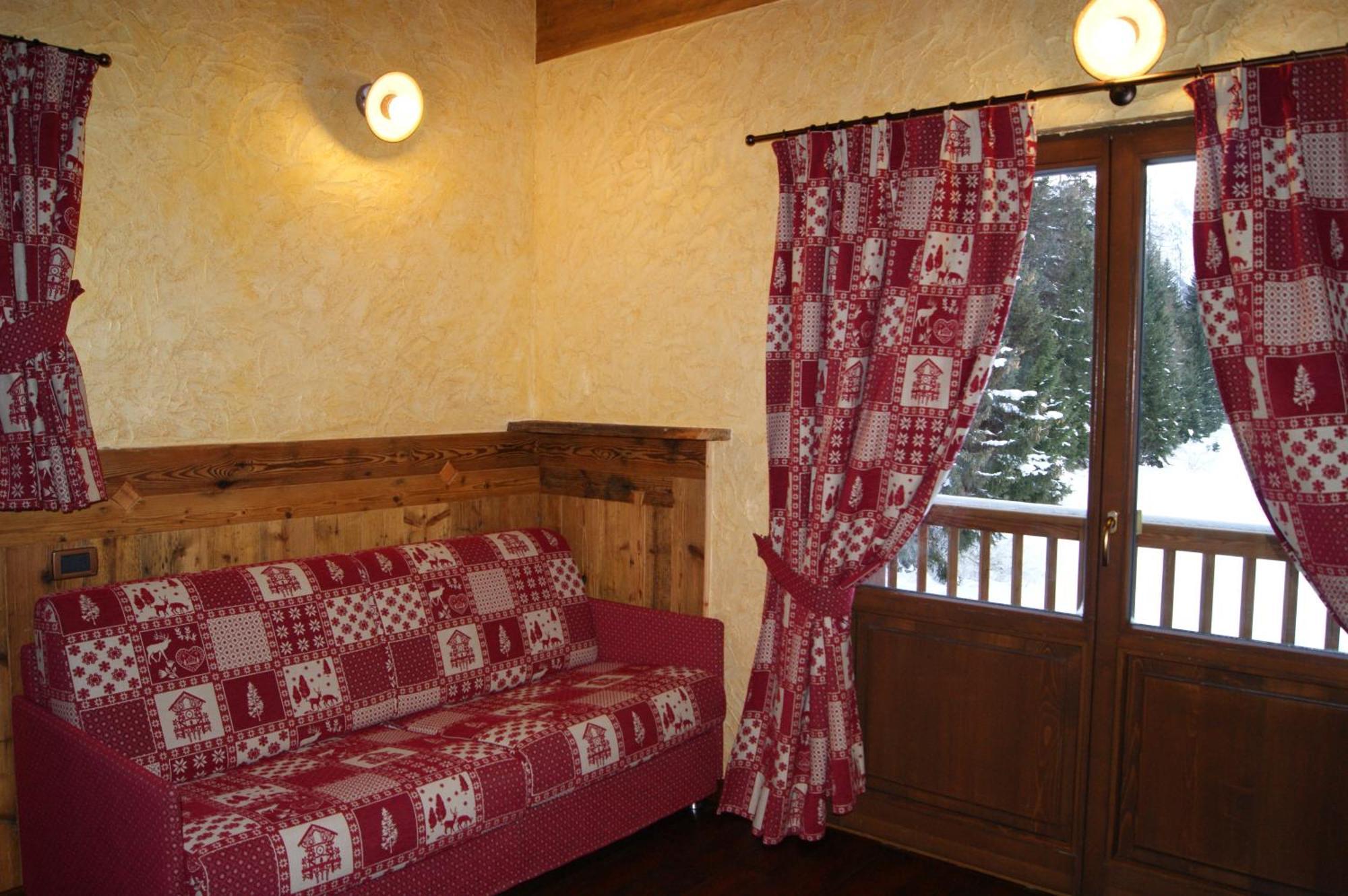 Hotel Le Petit Abri Champoluc Exteriör bild