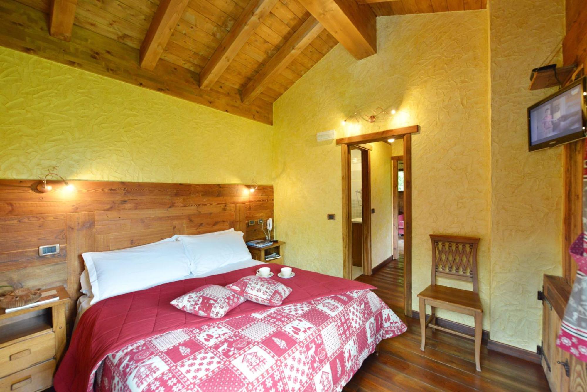 Hotel Le Petit Abri Champoluc Exteriör bild